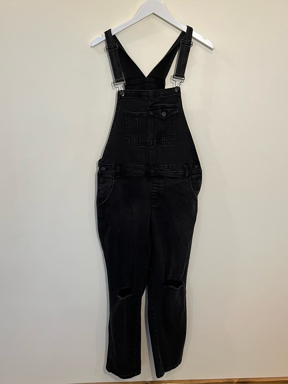 RSQ Ripped Faded Black Womens Denim Overalls 11/30 Stretch Pockets Distressed